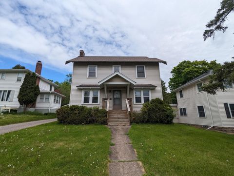 Photo of 215 W Arrowhead Rd, Duluth, MN 55803 (MLS # 6123741)