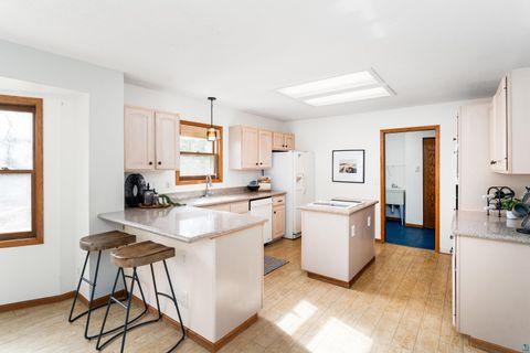Tiny photo for 1504 Minneapolis Ave, Duluth, MN 55803 (MLS # 6124915)