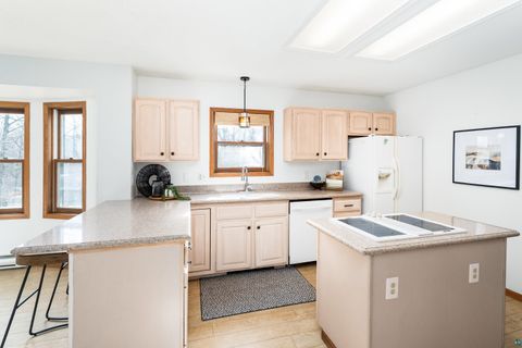 Tiny photo for 1504 Minneapolis Ave, Duluth, MN 55803 (MLS # 6124915)