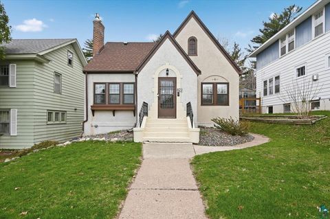 Photo of 823 Grandview Ave, Duluth, MN 55812 (MLS # 6125049)