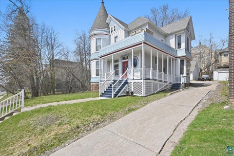 Photo of 1727 E Superior St, Duluth, MN 55804 (MLS # 6127079)