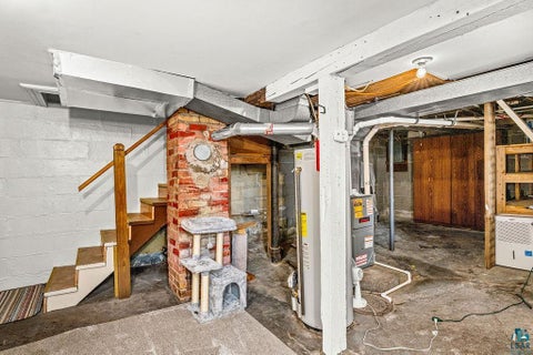 Tiny photo for 305 W Faribault St, Duluth, MN 55803 (MLS # 6127755)