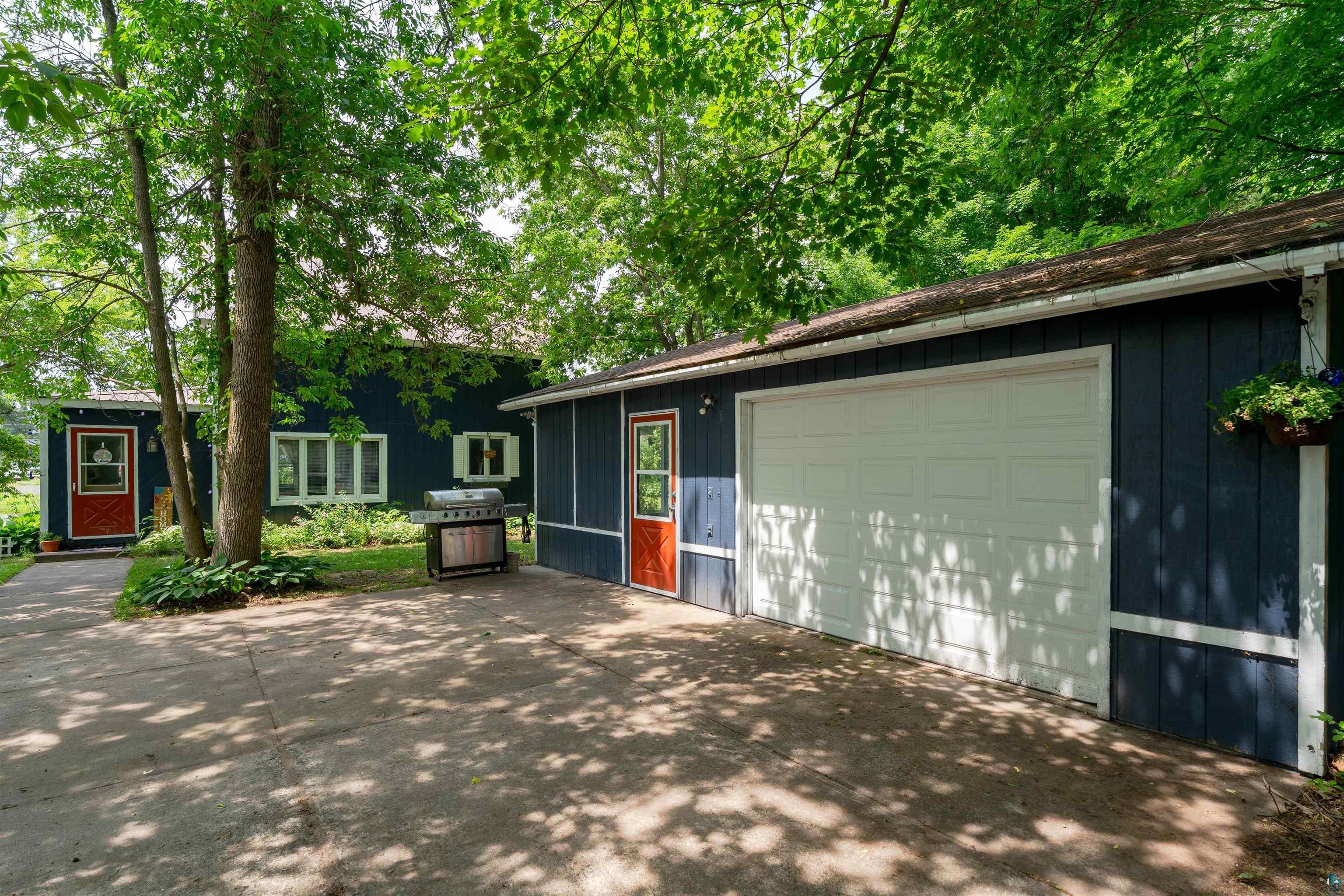 11611 E Main St