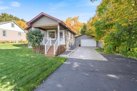 Photo of 1404 N Stanford Ave, Duluth, MN 55811 (MLS # 6128210)