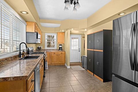 Tiny photo for 2502 W 15th St, Duluth, MN 55806 (MLS # 6123626)