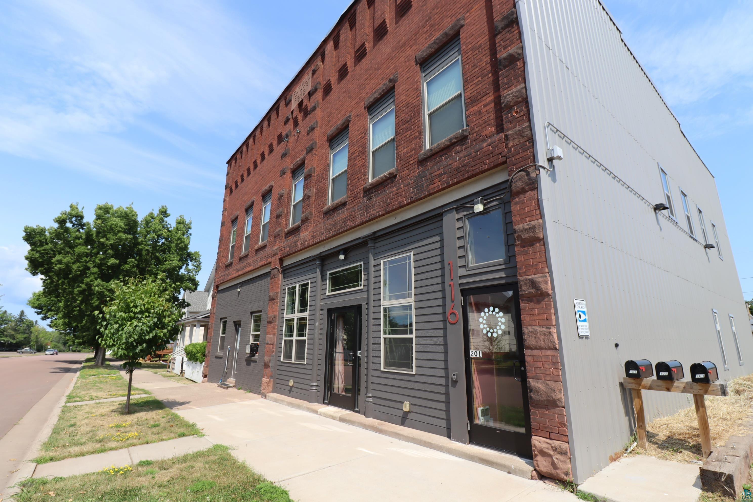 116 14th Ave E