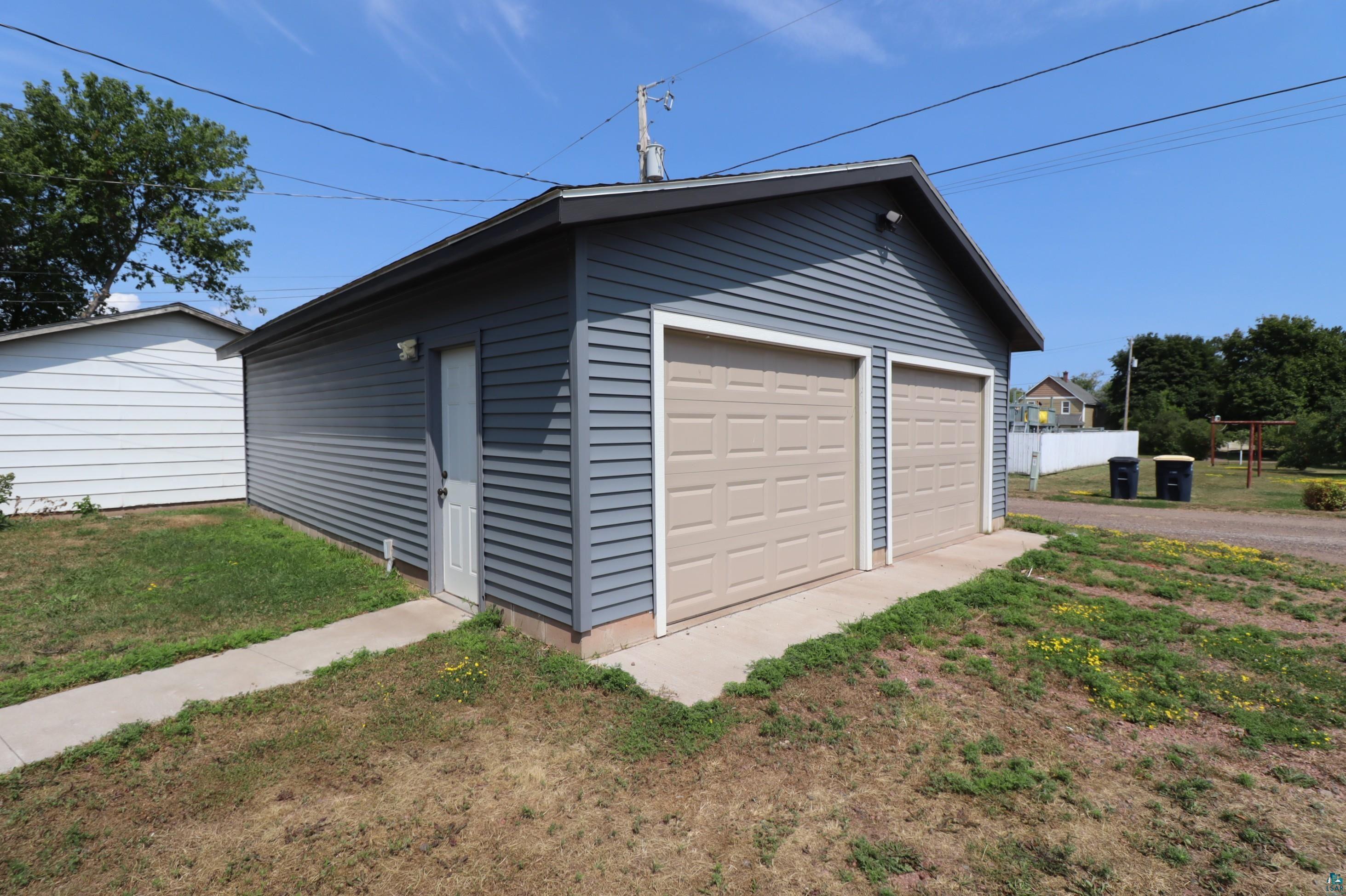 116 14th Ave E