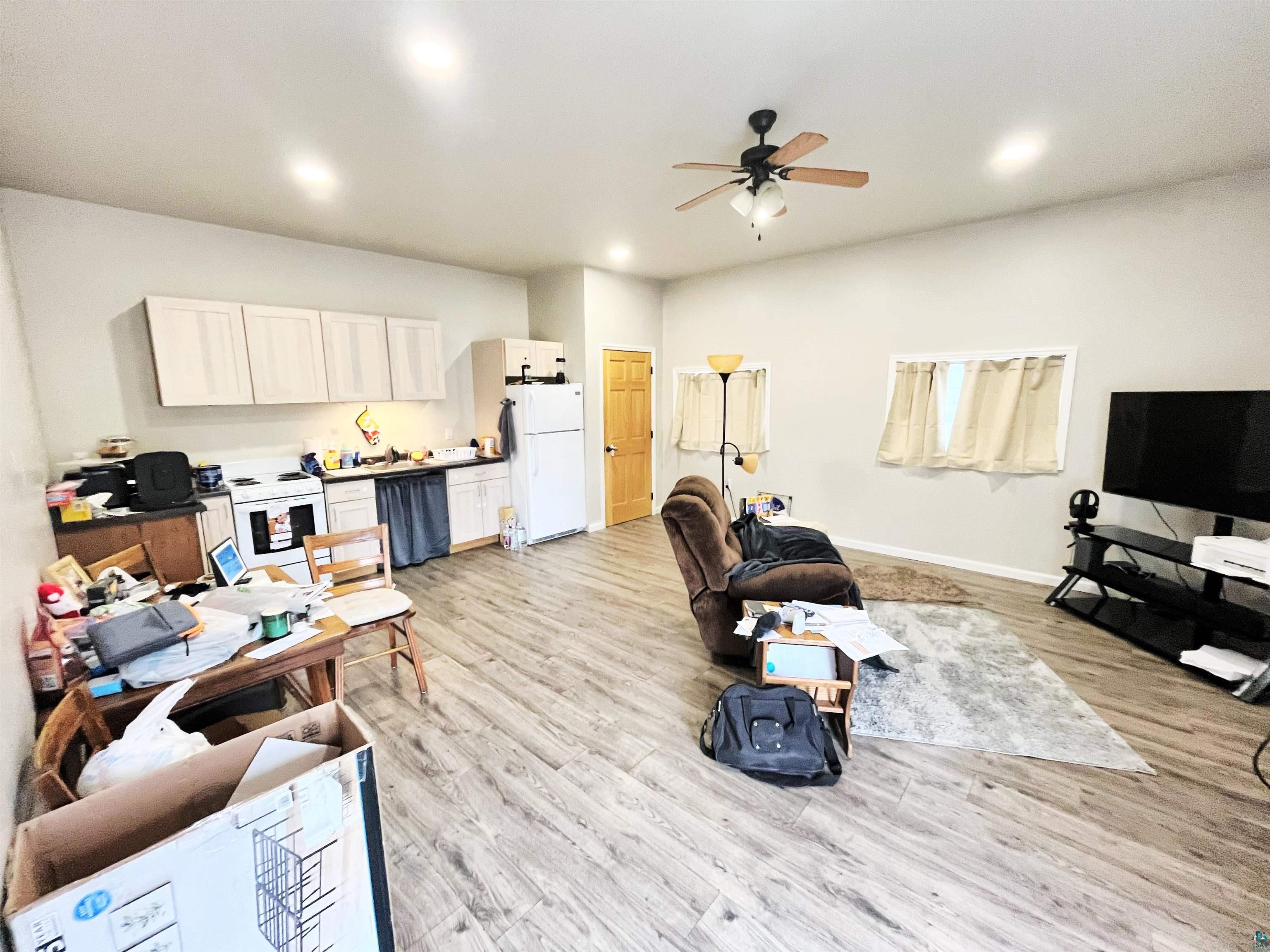 1015 6th St W