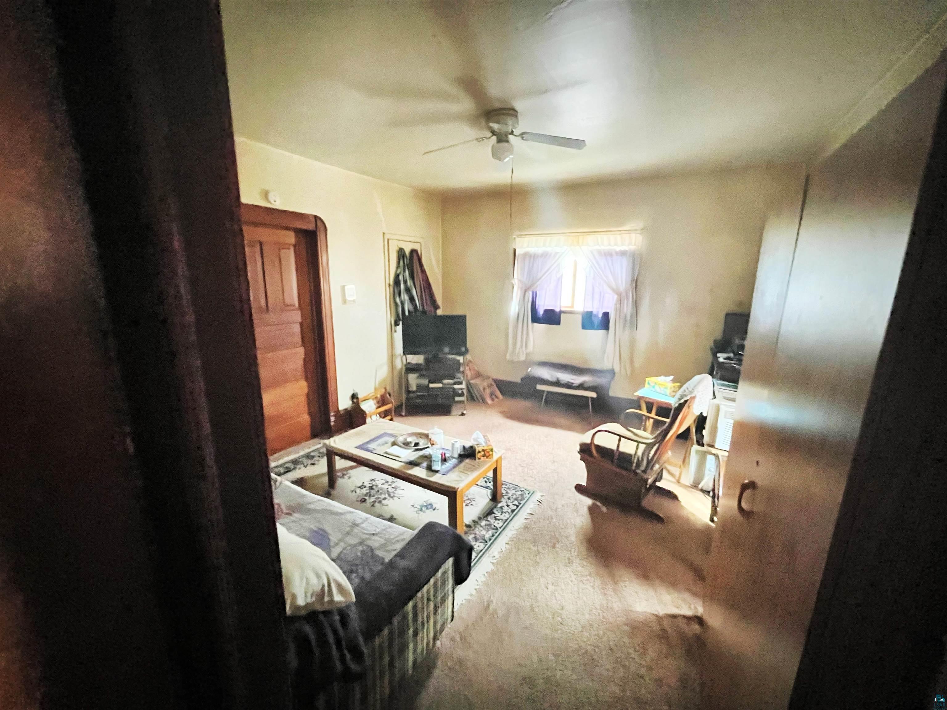 1015 6th St W