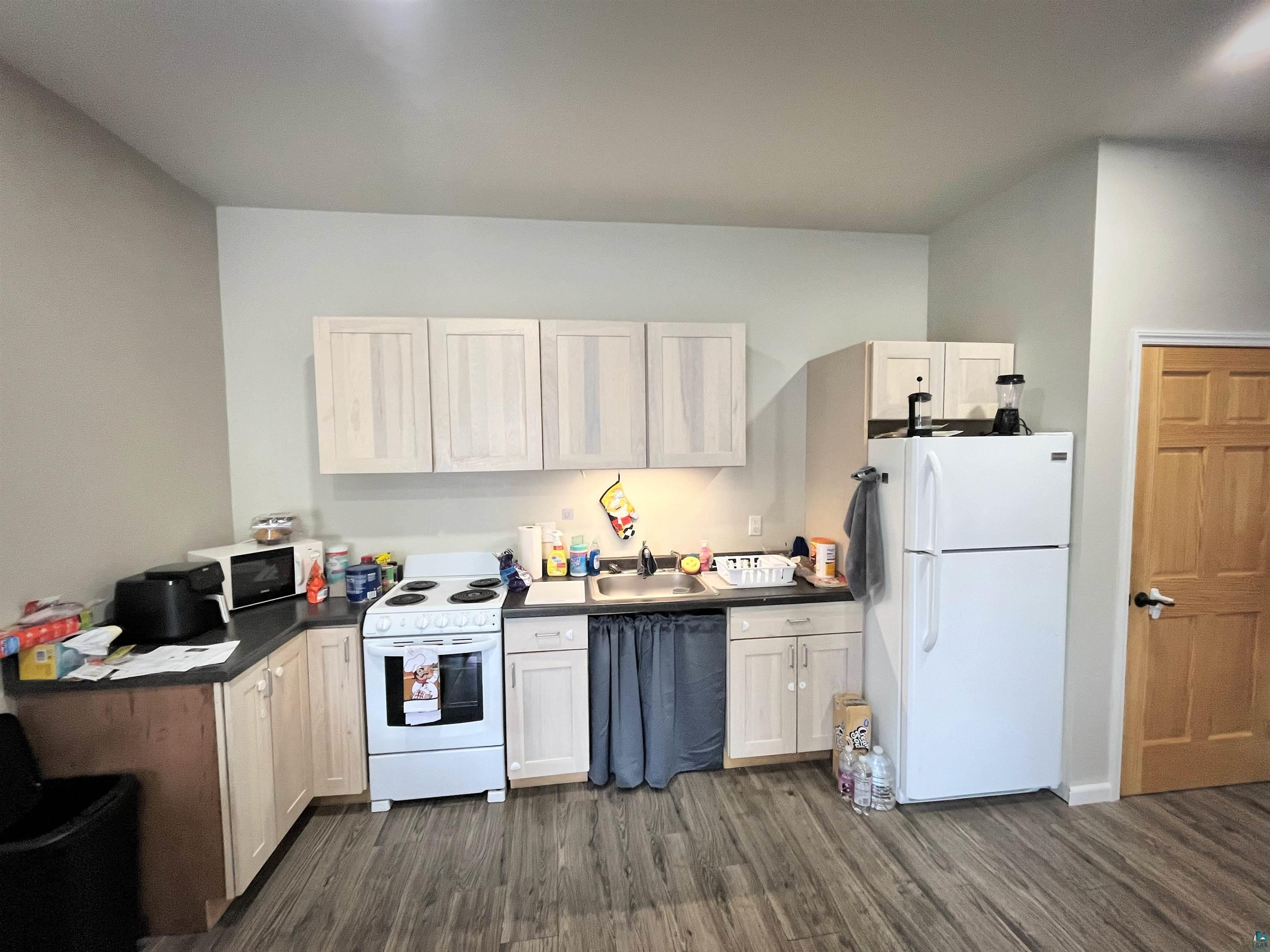 1015 6th St W