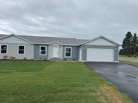 Photo of 611 Wrenshall St #B, Wrenshall, MN 55797 (MLS # 6125731)