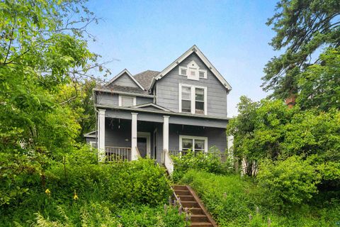Photo of 2101 E 1st St, Duluth, MN 55812 (MLS # 6125732)