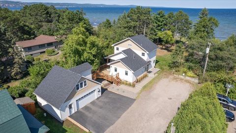 Photo of 3239 S Lake Ave, Duluth, MN 55802 (MLS # 6122478)