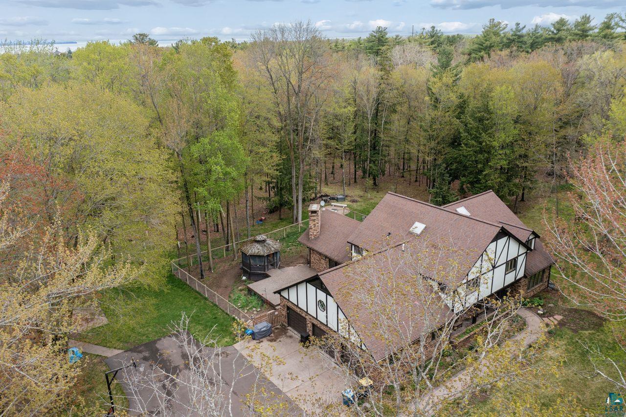 2213 Maple Ln