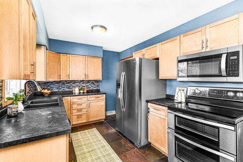 Tiny photo for 32 W Palm St, Duluth, MN 55811 (MLS # 6122975)