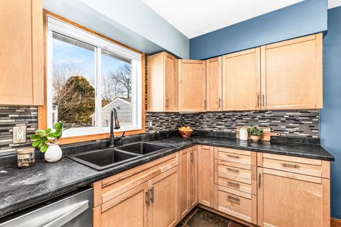 Tiny photo for 32 W Palm St, Duluth, MN 55811 (MLS # 6122975)