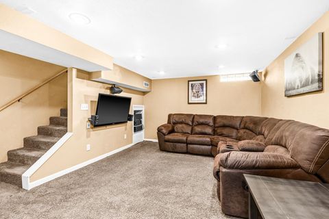 Tiny photo for 32 W Palm St, Duluth, MN 55811 (MLS # 6122975)