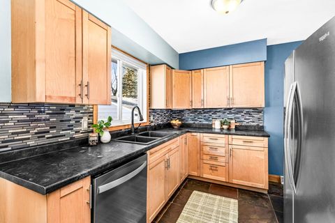 Tiny photo for 32 W Palm St, Duluth, MN 55811 (MLS # 6122975)