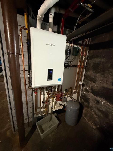 Tiny photo for 581719 W 8th St, Duluth, MN 55807 (MLS # 6124785)