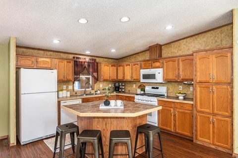 Tiny photo for 801 W Stowe St, Duluth, MN 55808 (MLS # 6122651)