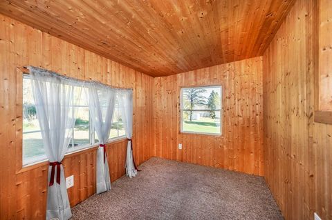 Tiny photo for 801 W Stowe St, Duluth, MN 55808 (MLS # 6122651)