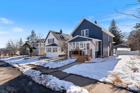 Photo of 815 Grandview Ave, Duluth, MN 55812 (MLS # 6124413)