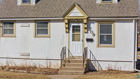 Tiny photo for 709 Michigan St, Hibbing, MN 55746 (MLS # 6124265)