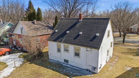 Tiny photo for 709 Michigan St, Hibbing, MN 55746 (MLS # 6124265)