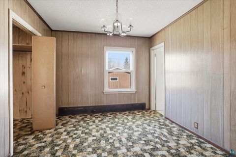 Tiny photo for 709 Michigan St, Hibbing, MN 55746 (MLS # 6124265)