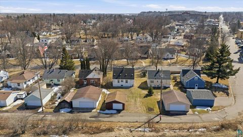 Tiny photo for 709 Michigan St, Hibbing, MN 55746 (MLS # 6124265)