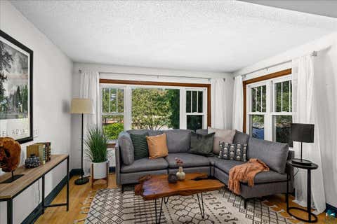 Tiny photo for 824 E 11th St, Duluth, MN 55805 (MLS # 6127401)