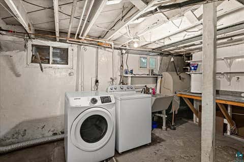 Tiny photo for 824 E 11th St, Duluth, MN 55805 (MLS # 6127401)