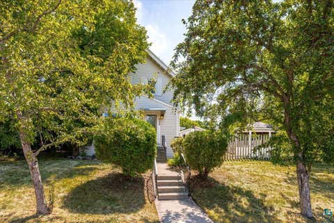Tiny photo for 824 E 11th St, Duluth, MN 55805 (MLS # 6127401)
