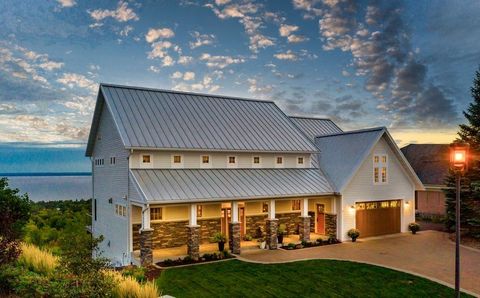 Photo of 3725 North Ridge Rd, Duluth, MN 55804 (MLS # 6123423)