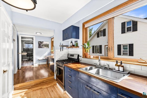 Tiny photo for 1502 E Skyline Pkwy, Duluth, MN 55805 (MLS # 6127913)