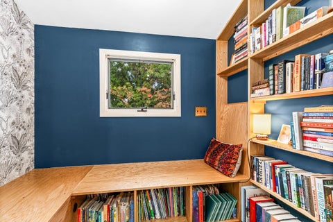 Tiny photo for 1502 E Skyline Pkwy, Duluth, MN 55805 (MLS # 6127913)