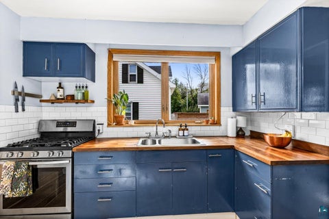 Tiny photo for 1502 E Skyline Pkwy, Duluth, MN 55805 (MLS # 6127913)