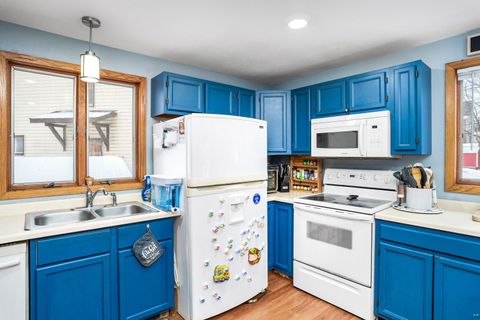 Tiny photo for 811 N 56th Ave W Ave, Duluth, MN 55807 (MLS # 6123823)