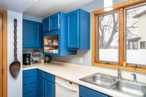 Tiny photo for 811 N 56th Ave W Ave, Duluth, MN 55807 (MLS # 6123823)