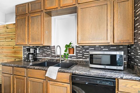 Tiny photo for 2352 Pershing St, Duluth, MN 55811 (MLS # 6124984)