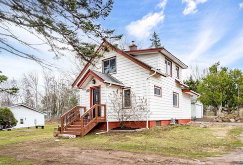 Photo of 2352 Pershing St, Duluth, MN 55811 (MLS # 6124984)