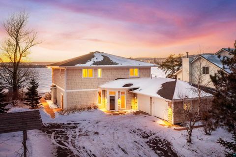 Photo of 312 Harbor Point Cr Cir, Duluth, MN 55802 (MLS # 6124329)