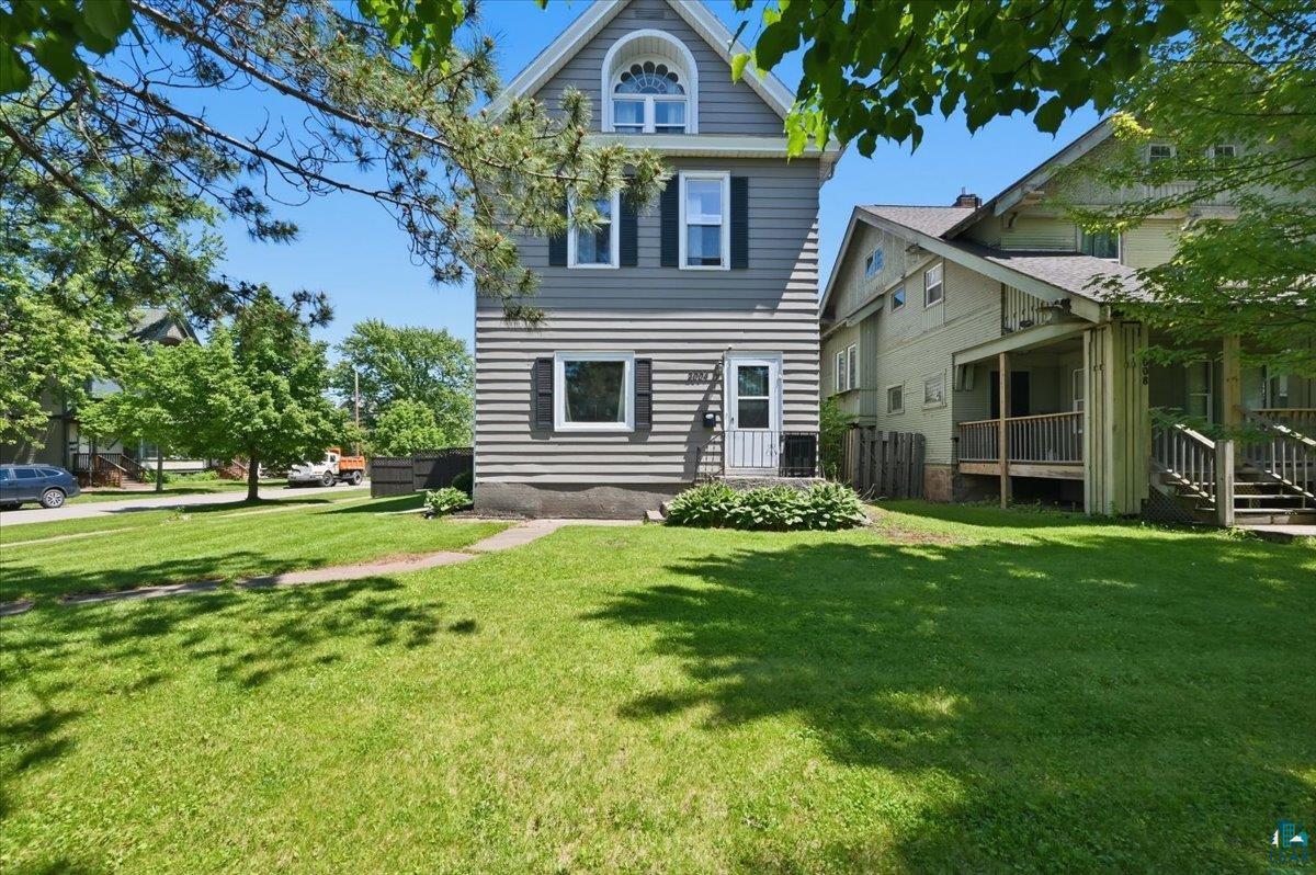 2004 Hughitt Ave