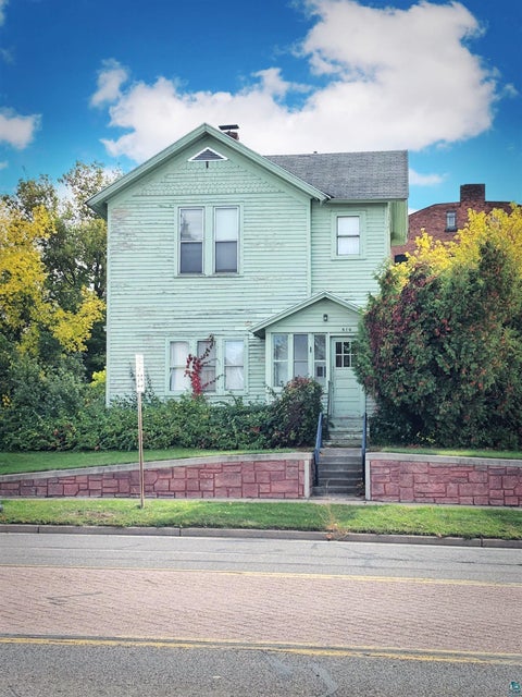 Photo of 510 Lake Shore Dr W DR, Ashland, WI 54806 (MLS # 6128401)