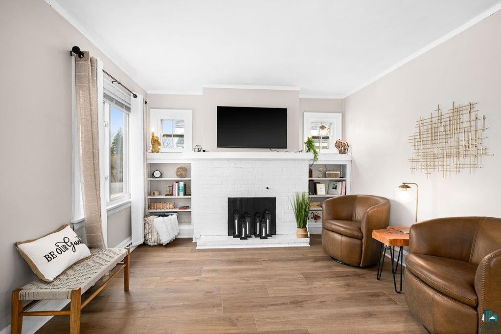32 Laurel Ave