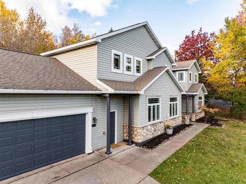 Tiny photo for 1123 Valley Dr, Duluth, MN 55804 (MLS # 6122769)