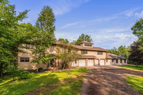 Photo of 5616 McQuade Rd, Duluth, MN 55804 (MLS # 6123595)