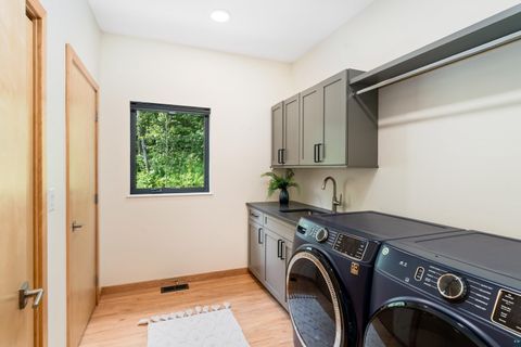 Tiny photo for 814 Pleasant View Rd, Duluth, MN 55803 (MLS # 6126881)
