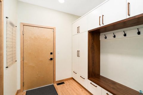 Tiny photo for 814 Pleasant View Rd, Duluth, MN 55803 (MLS # 6126881)