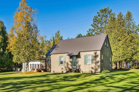 Photo of 993 Scenic Dr, Two Harbors, MN 55616 (MLS # 6122444)